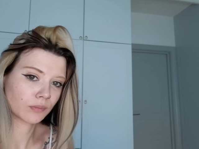 Alicee-teasee live cam on BongaCams