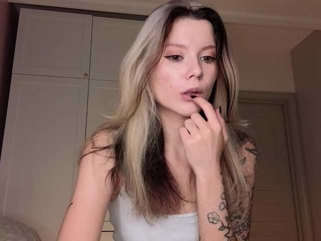 Alicee-teasee live webcam show