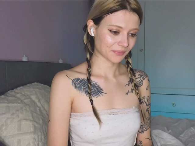 Alicee-teasee live cam on BongaCams
