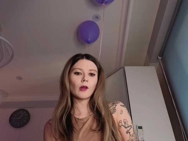 Alicee-teasee's BongaCams show and profile