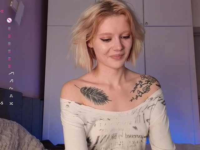 Alicee-teasee live cam on BongaCams