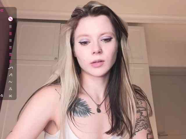 Alicee-teasee webcam