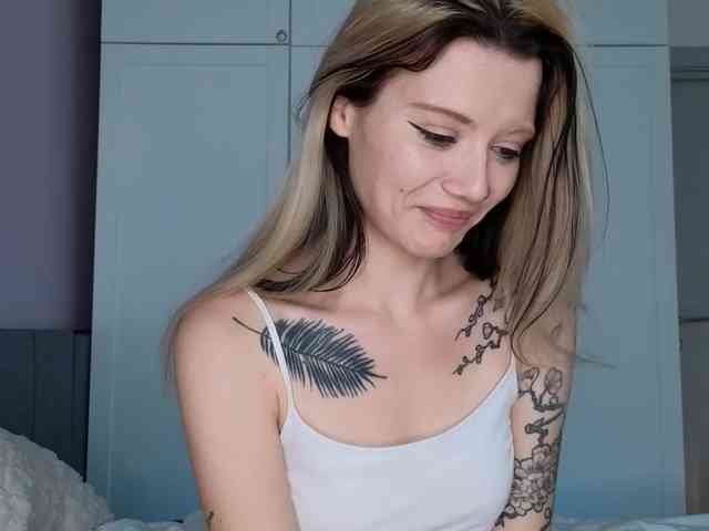 Alicee-teasee webcam