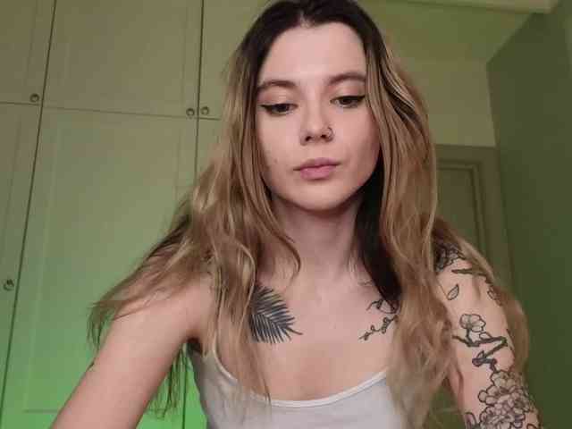 Alicee-teasee webcam