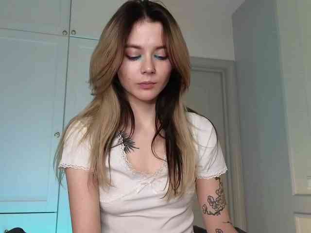 Alicee-teasee webcam