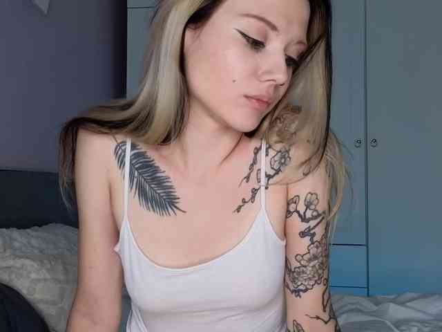 Alicee-teasee webcam