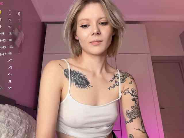 Alicee-teasee webcam