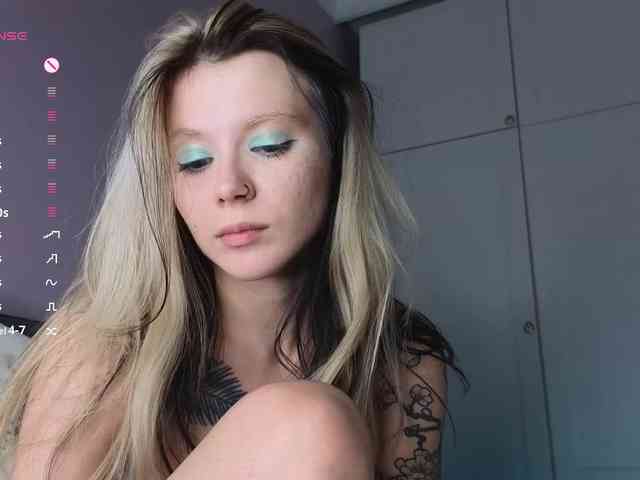 Alicee-teasee webcam