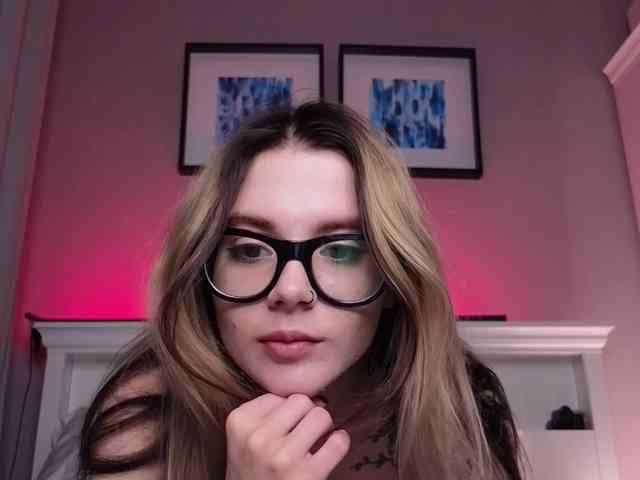 Alicee-teasee webcam