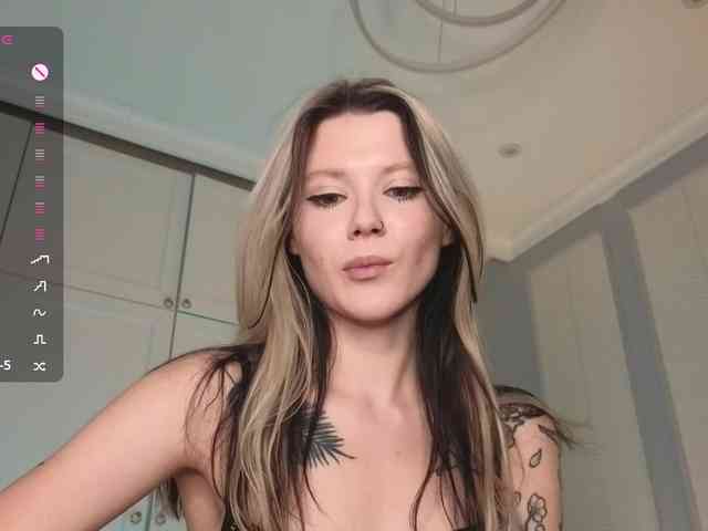 Alicee-teasee webcam