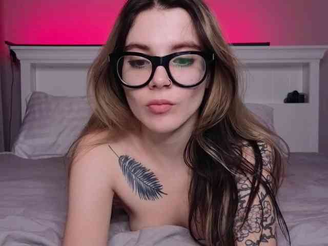Alicee-teasee webcam
