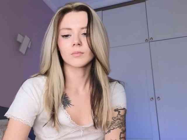Alicee-teasee webcam