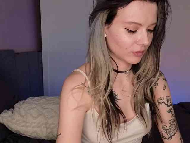 Alicee-teasee webcam