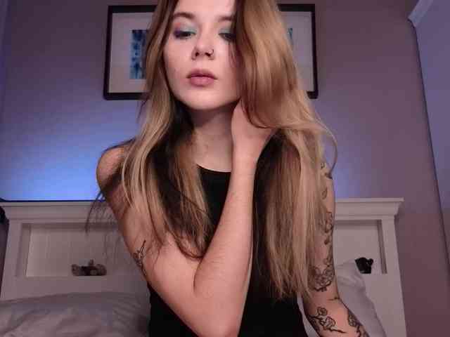 Alicee-teasee webcam