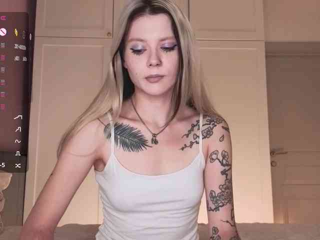 Alicee-teasee webcam