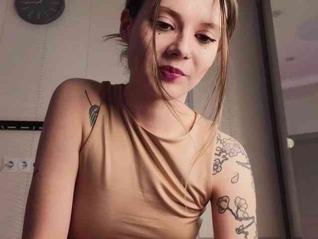 Alicee-teasee webcam