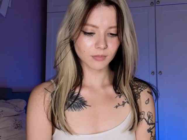 Alicee-teasee webcam