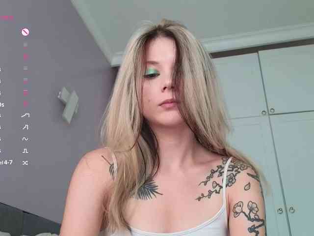 Alicee-teasee webcam