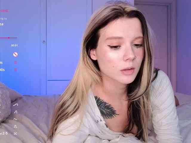 Alicee-teasee webcam
