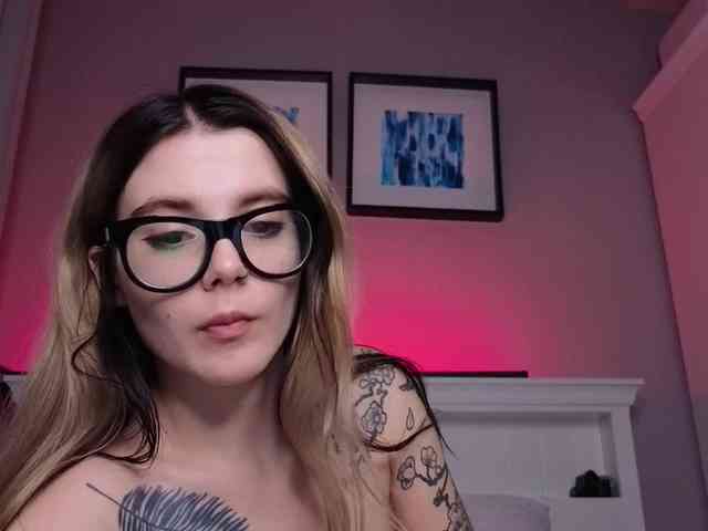 Alicee-teasee webcam