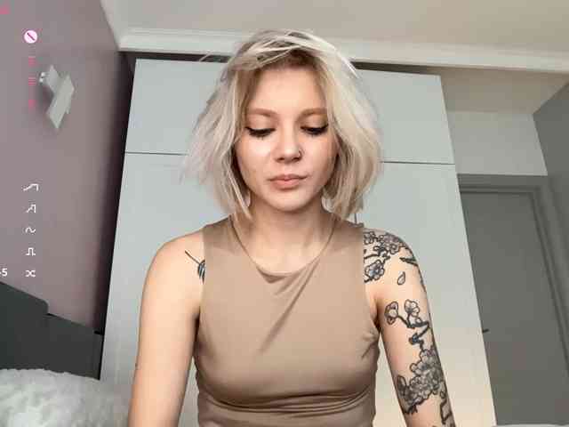 Alicee-teasee webcam