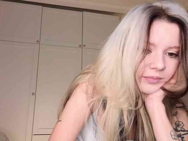 Alicee-teasee webcam