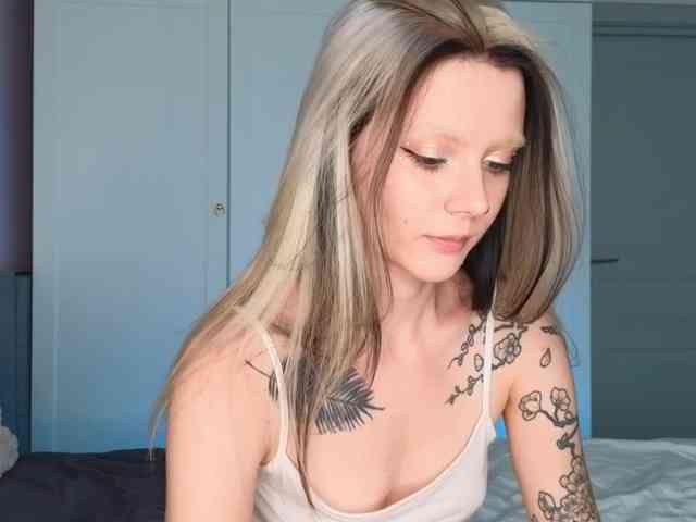 Alicee-teasee webcam