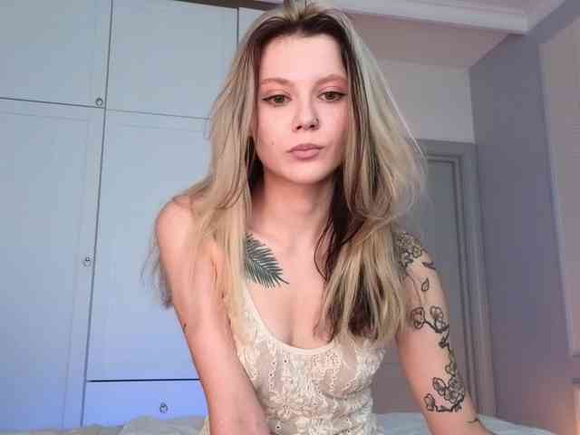 Alicee-teasee webcam