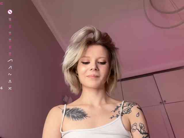 Alicee-teasee webcam