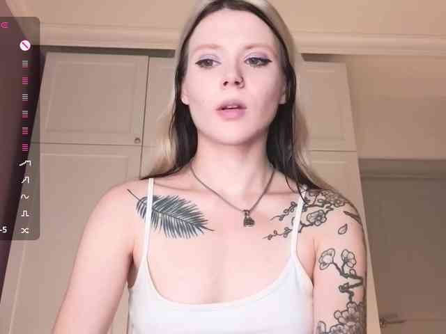 Alicee-teasee webcam