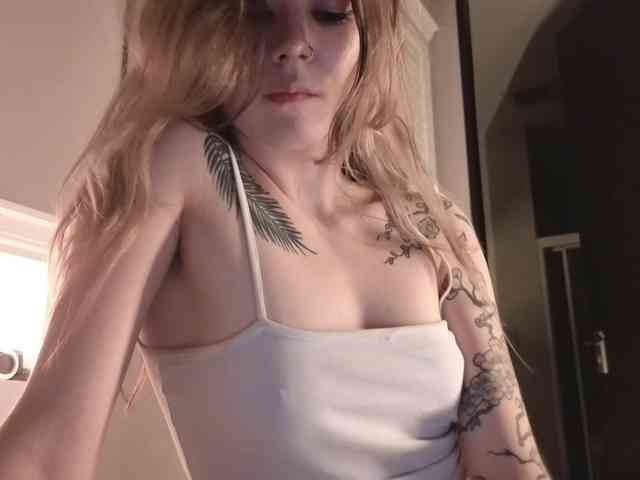 Alicee-teasee webcam