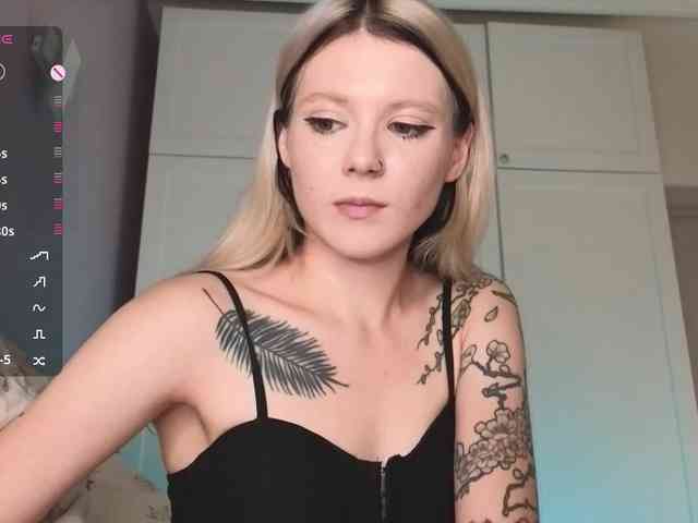 Alicee-teasee webcam