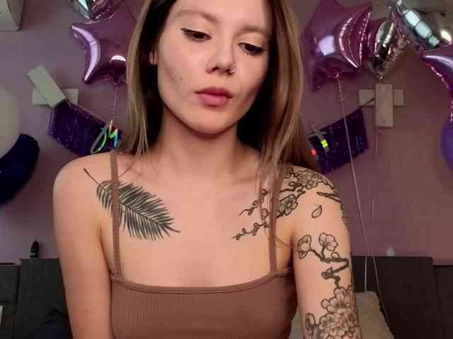 Alicee-teasee webcam