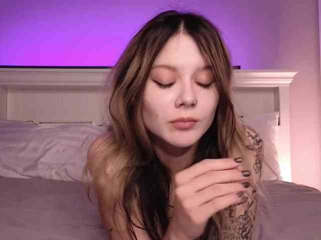 Alicee-teasee webcam