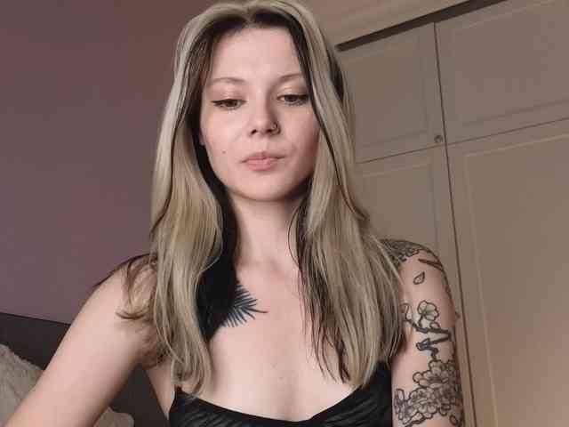 Alicee-teasee webcam