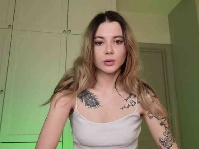Alicee-teasee webcam