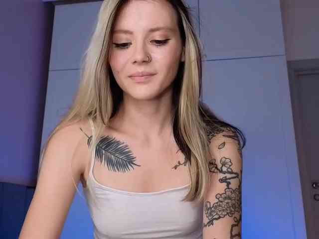 Alicee-teasee webcam