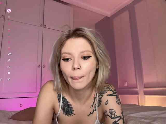 Alicee-teasee webcam