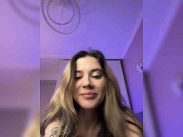Alicee-teasee webcam