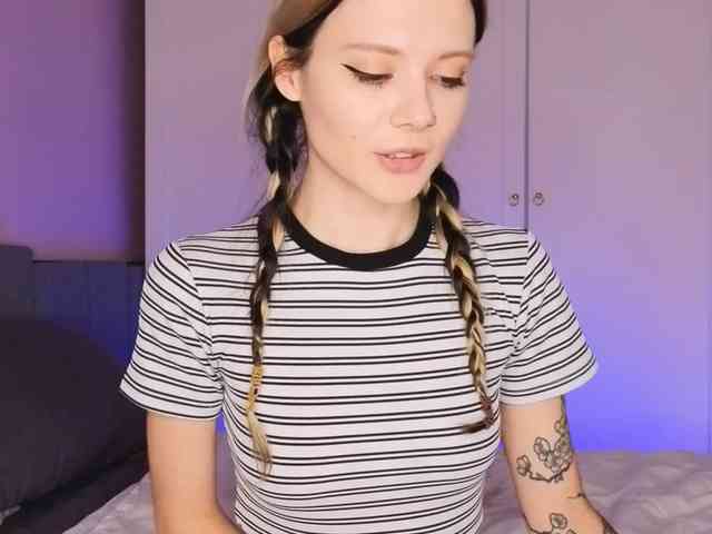 Alicee-teasee webcam