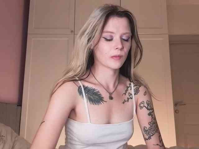 Alicee-teasee webcam