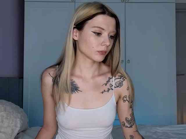 Alicee-teasee webcam