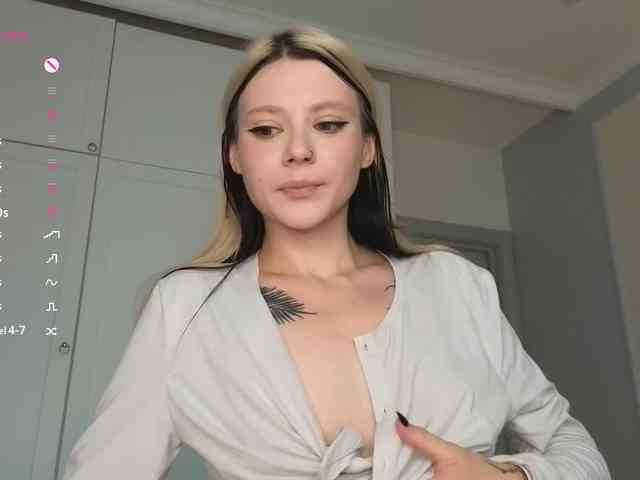 Alicee-teasee webcam