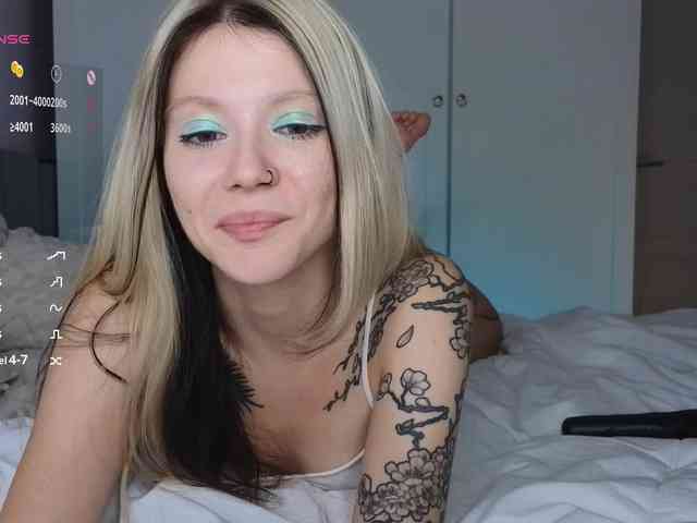 Alicee-teasee webcam