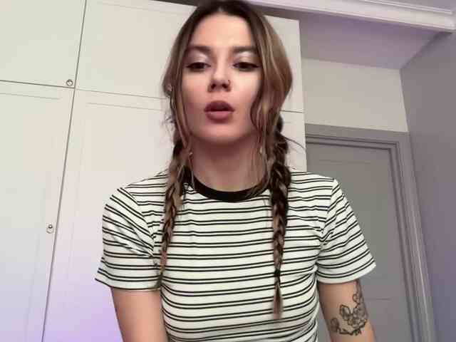 Alicee-teasee webcam