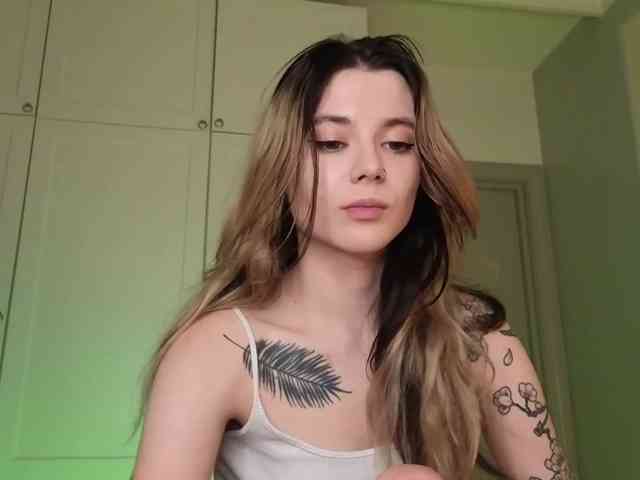 Alicee-teasee webcam