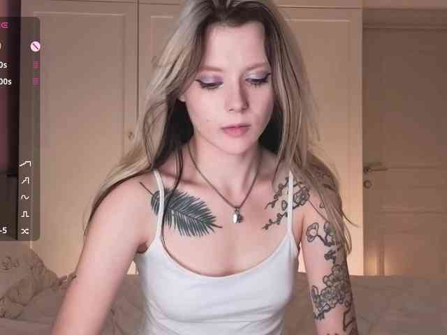 Alicee-teasee webcam