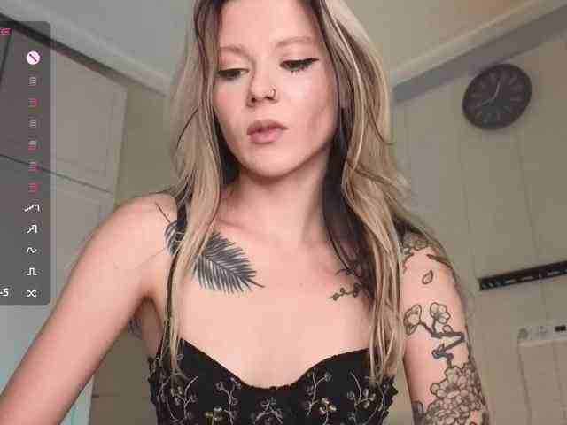 Alicee-teasee webcam