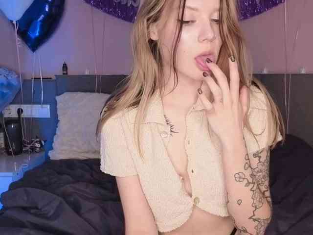 Alicee-teasee webcam