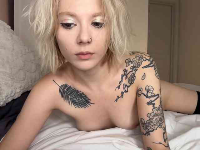 Alicee-teasee webcam